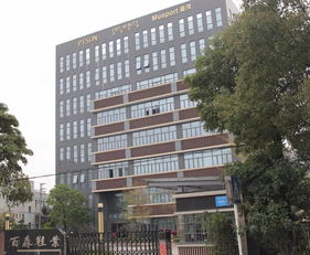 坪地一工廠準(zhǔn)備了3萬雙鞋2千個包,準(zhǔn)備刷爆你的朋友圈